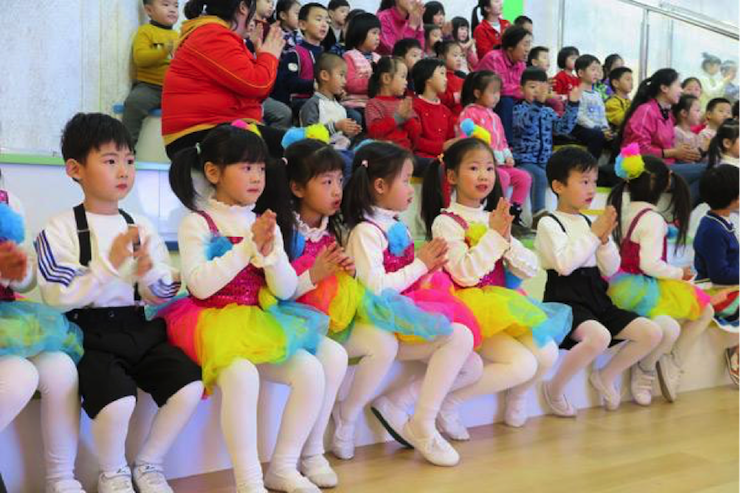 音乐之声暖寒冬 利来国际最老牌乐器捐赠爱心行动走进中国儿童中心艺术宫